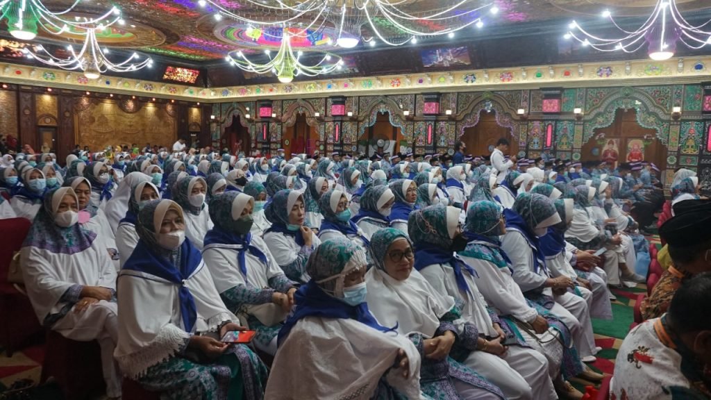 Wali Kota Sulkarnain Lepas Calon Jemaah Haji Kendari Akan