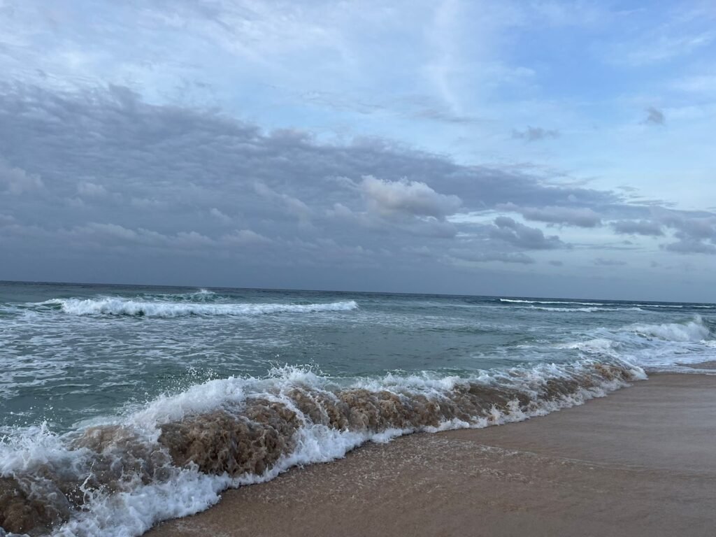 Sensasi Ombak Pantai Kampa Destinasi Wisata Unggulan Di Konkep