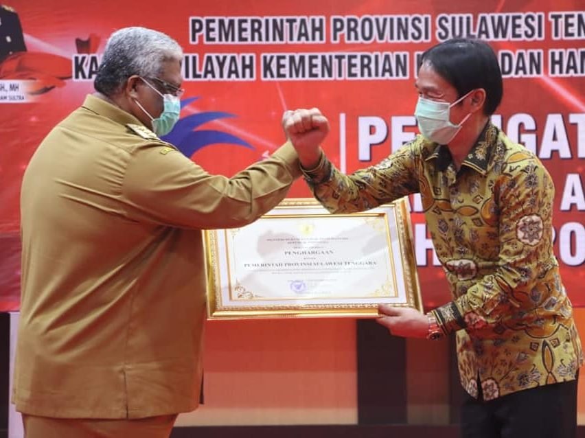 14 Kabupaten/Kota di Sultra Raih Penghargaan Peduli HAM 14 Kabupaten/Kota di Sultra Raih Penghargaan Peduli HAM