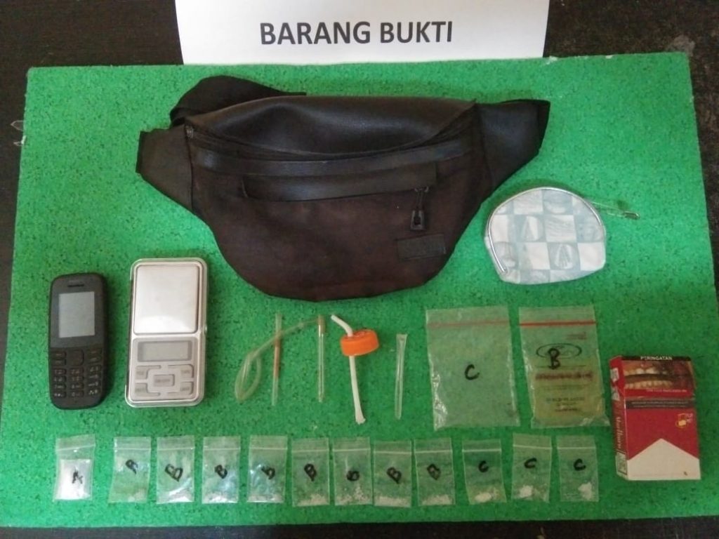 Barang bukti sabu-sabu yang diamankan dari pelaku AM dan MG.
