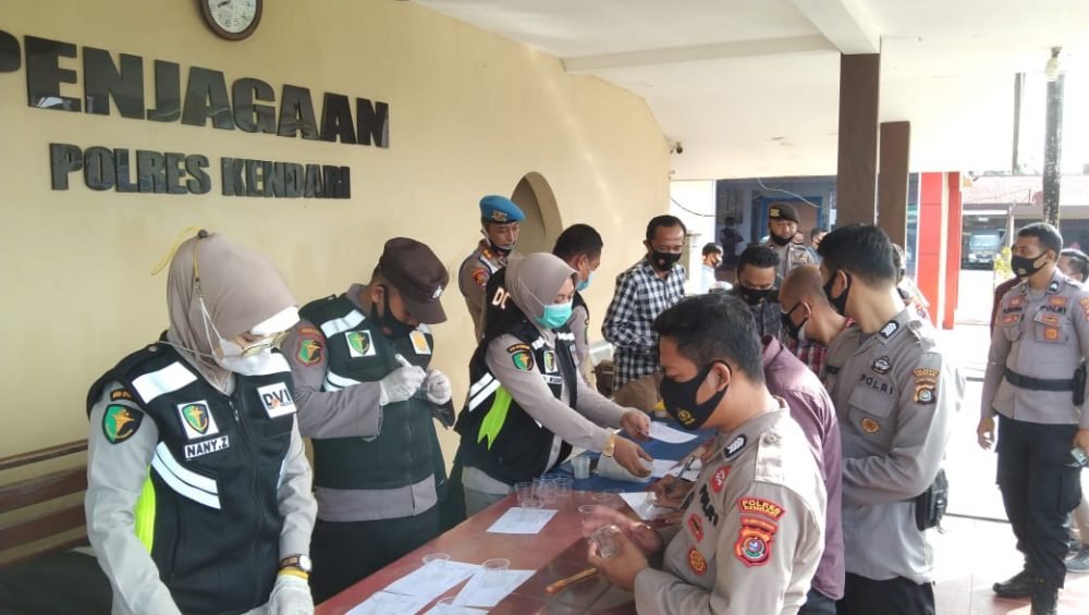 Tanpa Pemberitahuan, 47 Personel Polres Kendari Dites Urine Dadakan Tanpa Pemberitahuan, 47 Personel Polres Kendari Dites Urine Dadakan
