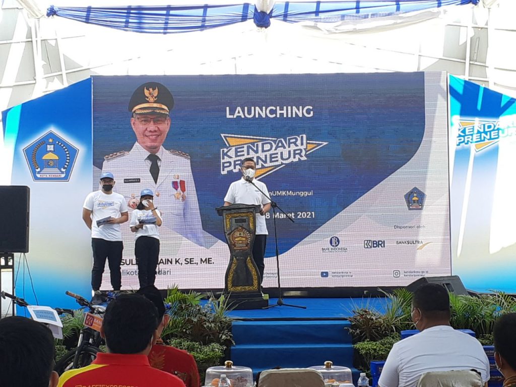 Sulkarnain Kadir saat memberi sambutan pada peluncuran program 'Kendari Preneur'.