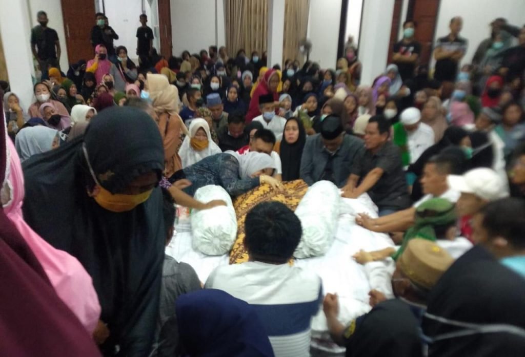 Suasana duka di Rumah Jabatan Bupati Kolaka Timur.
