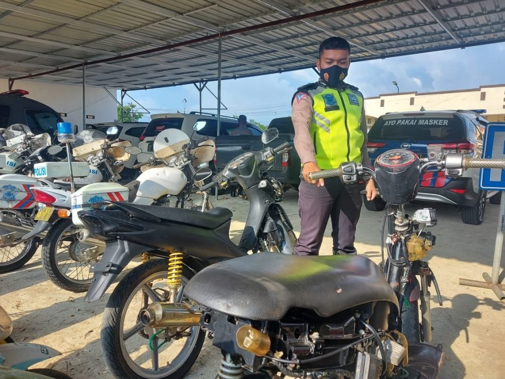 Polisi Amankan Puluhan Motor Hasil Razia Balapan Liar di Kolaka Utara Polisi Amankan Puluhan Motor Hasil Razia Balapan Liar di Kolaka Utara