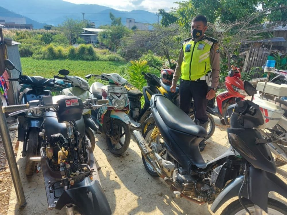 Puluhan motor yang diamankan pihak Satlantas Polres Kolut.