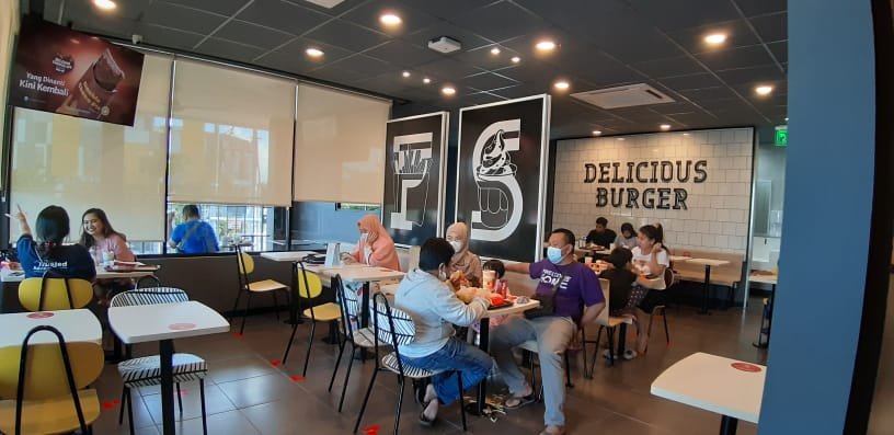 Suasana lantai 2 McD Kendari.