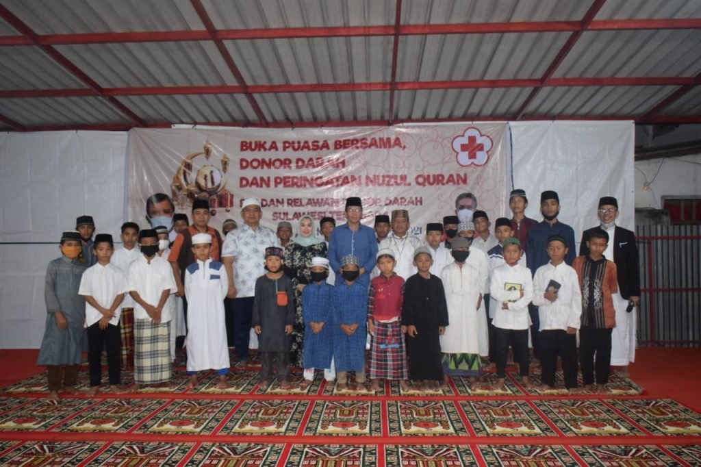 Buka puasa bersama, donor darah dan peringatan Nuzulul Qur'an oleh 43 lembaga pemuda bersama Ketua DPRD Sultra, Abdurrahman Shaleh.