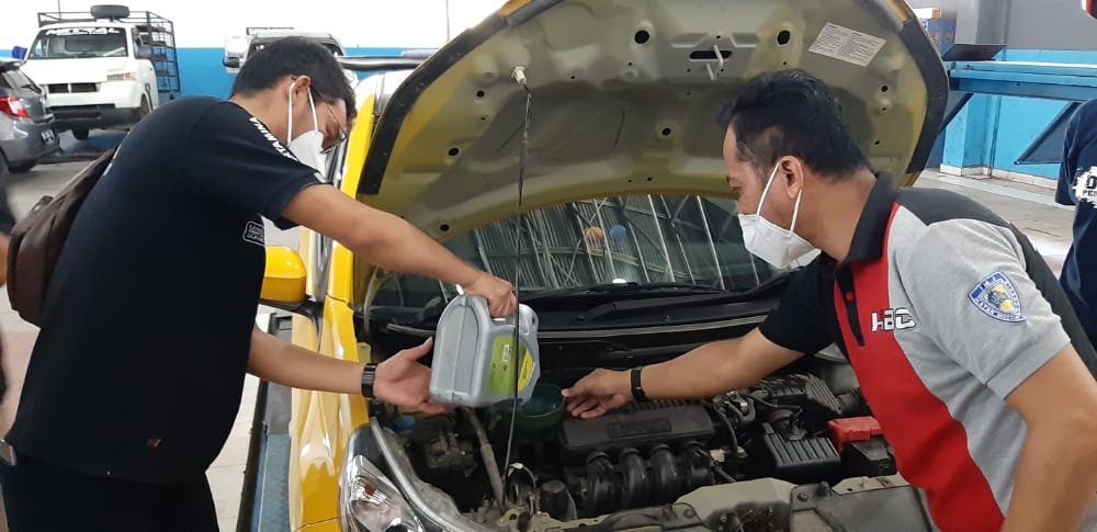 Ganti oli gratis anggota HBC Sultra, Sponsor PT. Pertamina Lubricants.
