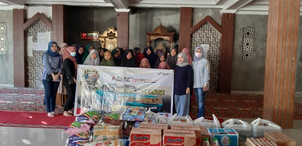 Foto bersama santri perempuan.