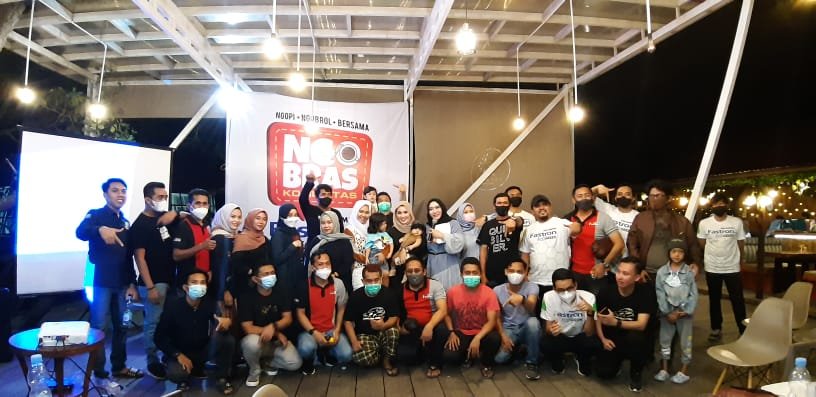 Foto bersama PT. Pertamina Lubricants dan HBC Sultra.