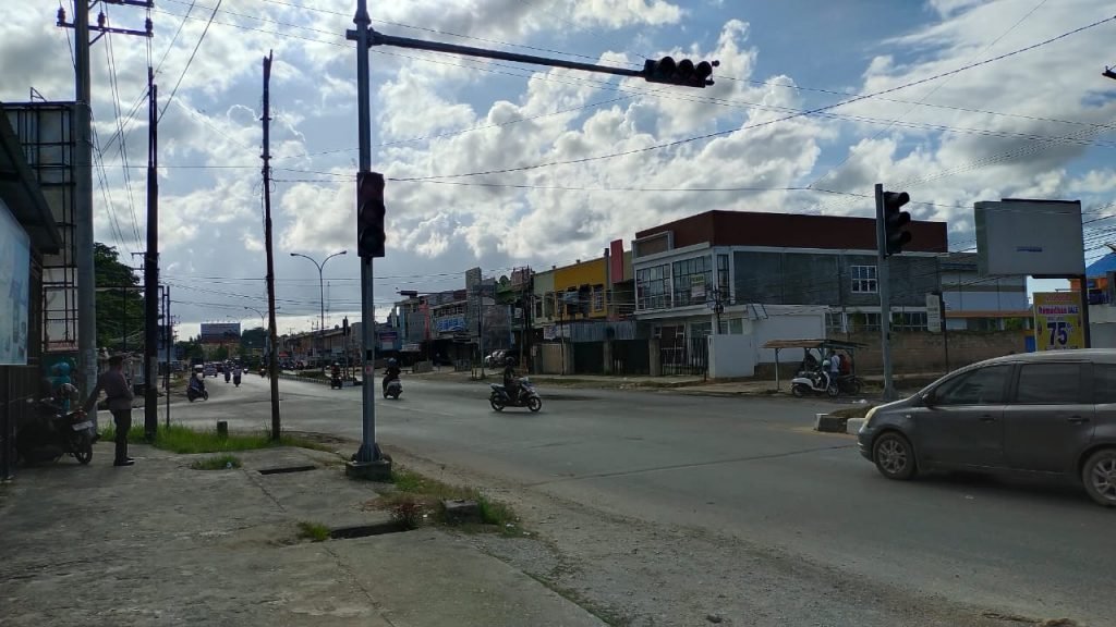 Kondisi lokasi di Pertigaan Kampus UHO.