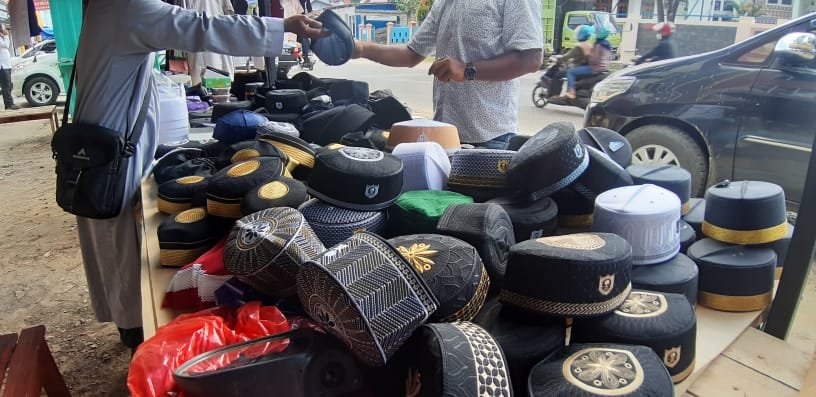 Penjual songkok, Abu Abdullah di Pasar Panjang Kendari.
