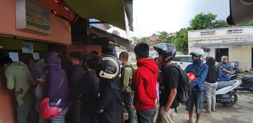 Antrean kapal cepat Express Cantika.