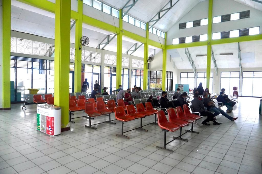 Suasana di Ruang Tunggu Pelabuhan Nusantara Kendari. Foto: Bobi Nardi/Kendariinfo. (6/5/2021).