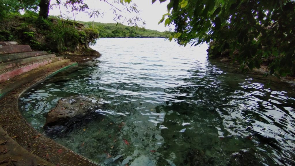 Salah satu bibir Pantai Maobu yang sangat cocok menjadi spot foto. Foto: Fito/Kendariinfo (17/5/2021).