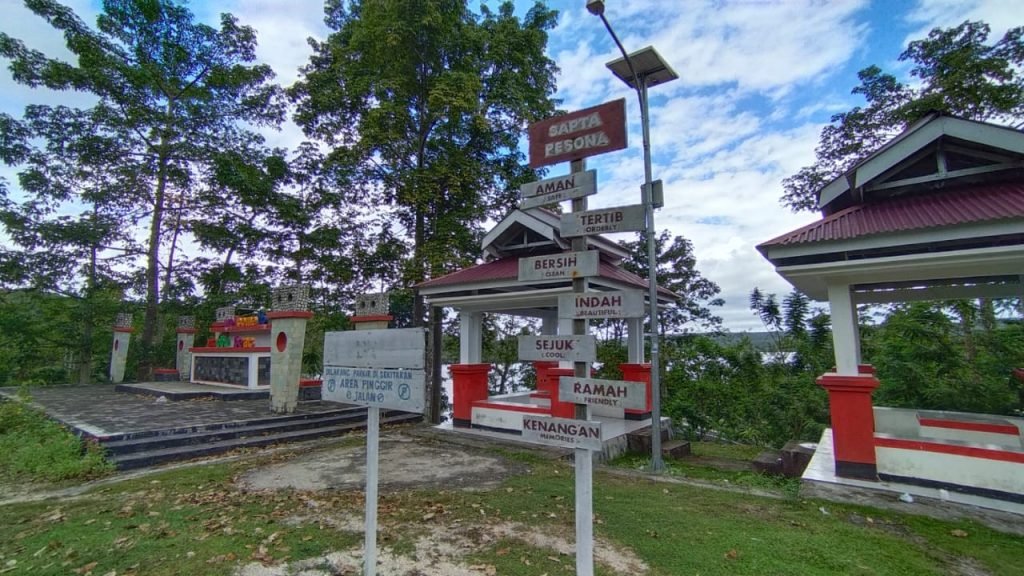 Gerbang masuk Pantai Maobu. Foto: Fito/Kendariinfo (17/5/2021).