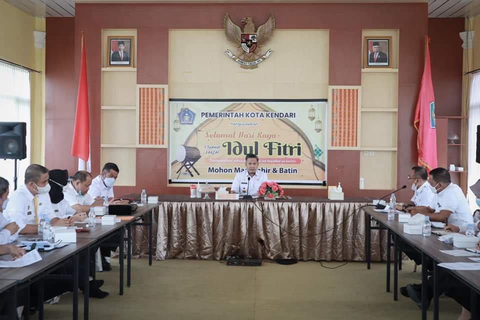 Wali Kota Kendari bersama OPD lingkup Kota Kendari saat rapat persiapan event Kendari Triathlon 2021.