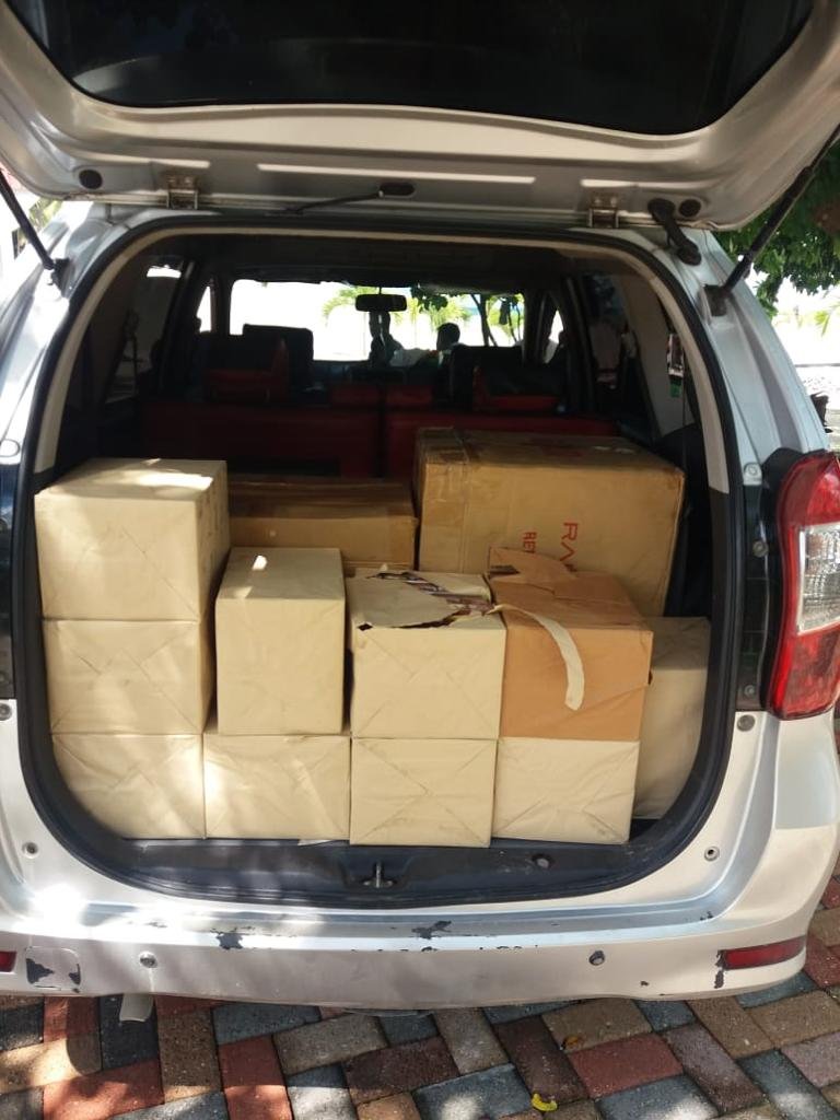 Penyelundupan barang kena cukai hasil tembakau.