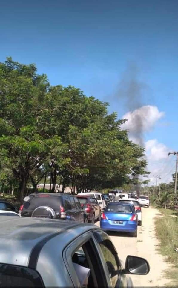 Kemacetan akibat aksi blokade jalan di Desa Watumerembe, Kecamatan Palangga, Kabupaten Konsel.