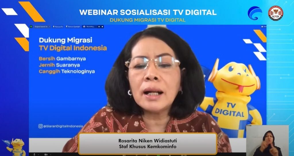 Staf Khusus Kemkominfo, Rosarita Niken Widiastuti saat memberi sambutan dalam Sosialisasi Dukung Migrasi TV Digital.