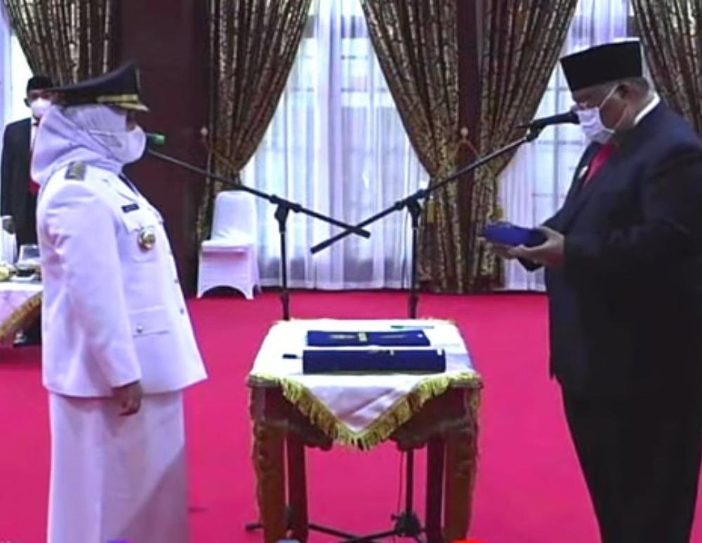 Andi Merya Nur Resmi Dilantik Jadi Bupati Kolaka Timur Andi Merya Nur Resmi Dilantik Jadi Bupati Kolaka Timur