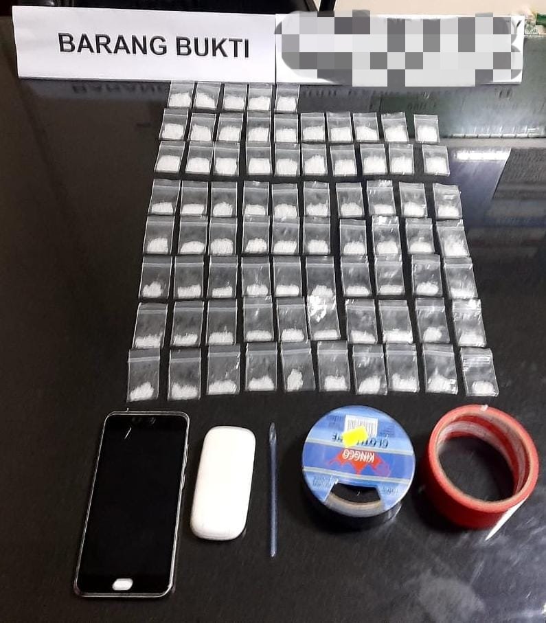 Barang bukti 75 paket sabu-sabu milik tersangka. 