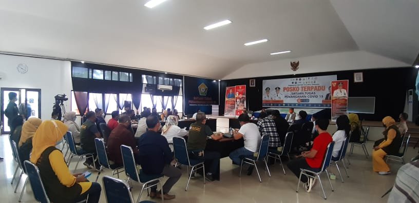 Rapat koordinasi Pemprov Sultra beserta Satgas Covid-19 dan Kadin Sultra terkait persiapan Munas. Foto: Yusrin/Kendariinfo. (26/6/2021).