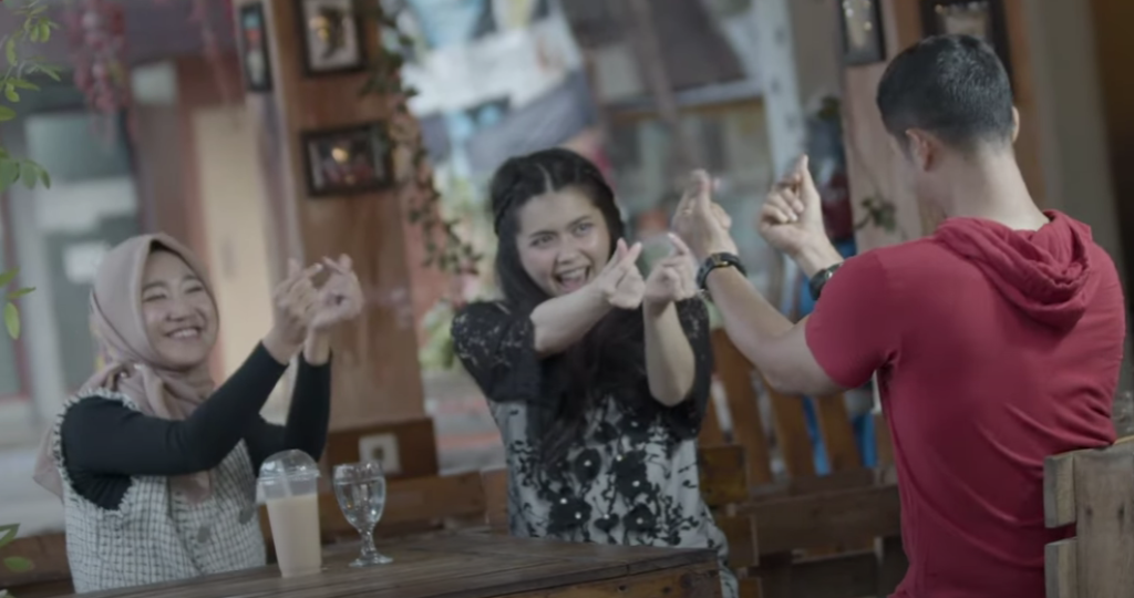 Potongan video klip lagu berjudul "Salting" ciptaan Arindi Putri.