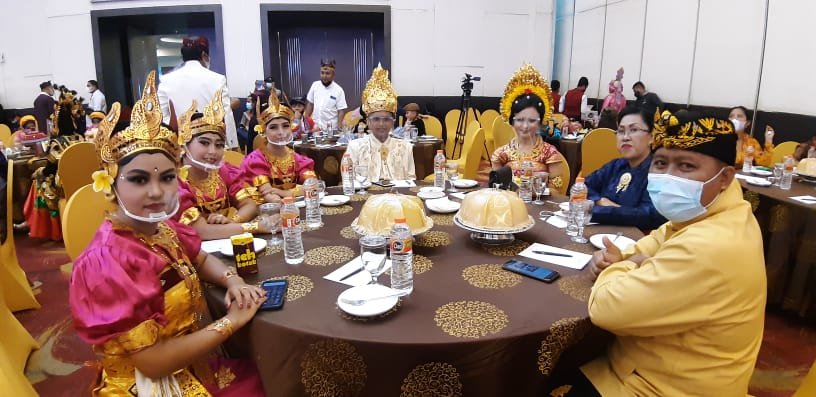 Baju Tari Blibis, pakaian adat yang sering dikenakan oleh penari Blibis dari Bali. 