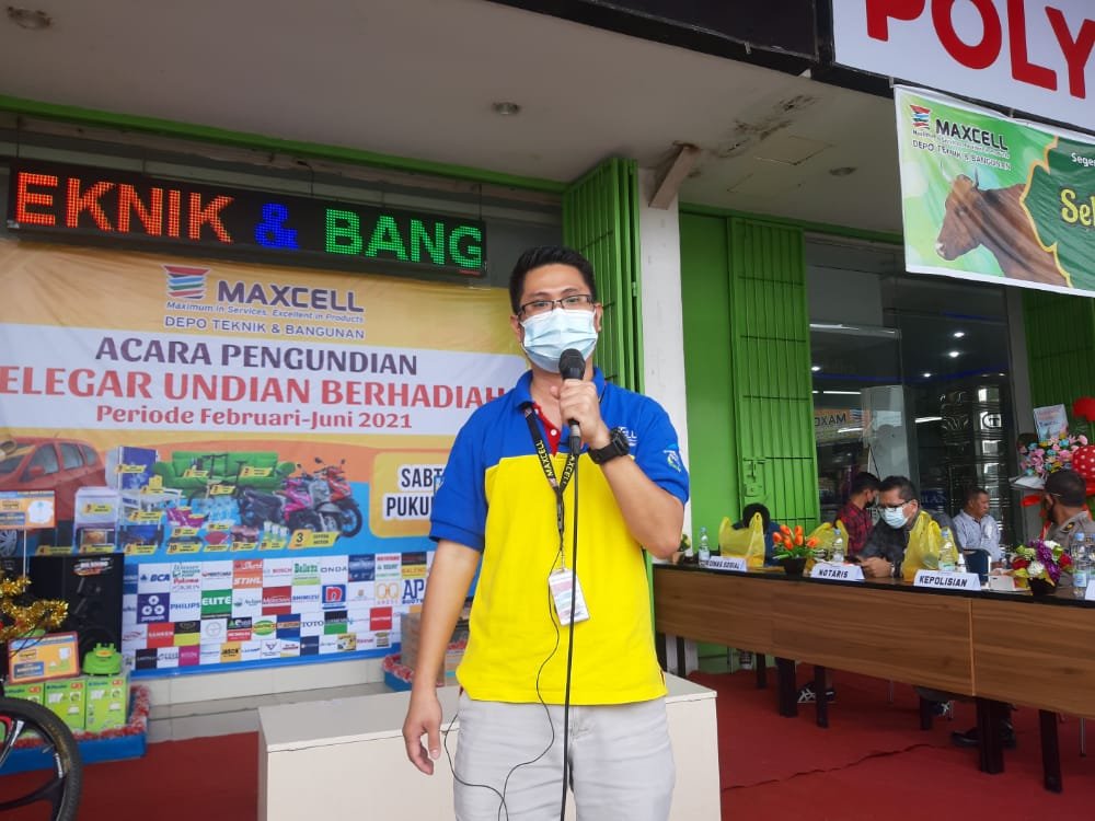 General Manager Operasional Maxcell Depo Teknik dan Bangunan Kendari, Randy Natanael. Foto: Yusrin/Kendariinfo. (24/7/2021).