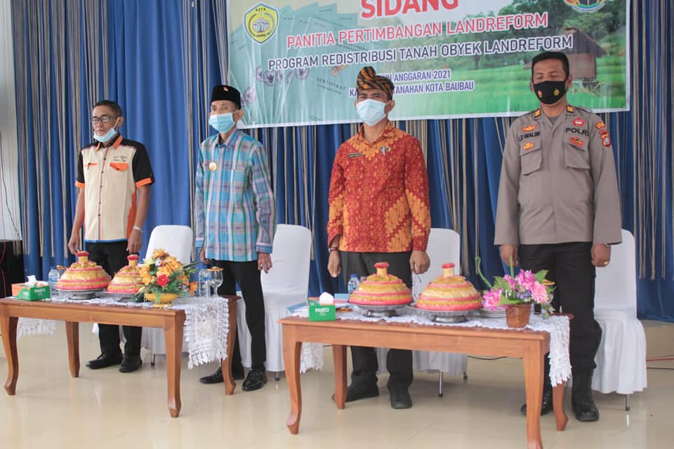 Pemkot Baubau menggelar sidang panitia pertimbangan land reform.