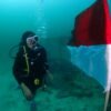 Video: Pengibaran Bendera Bawah Laut di Baubau