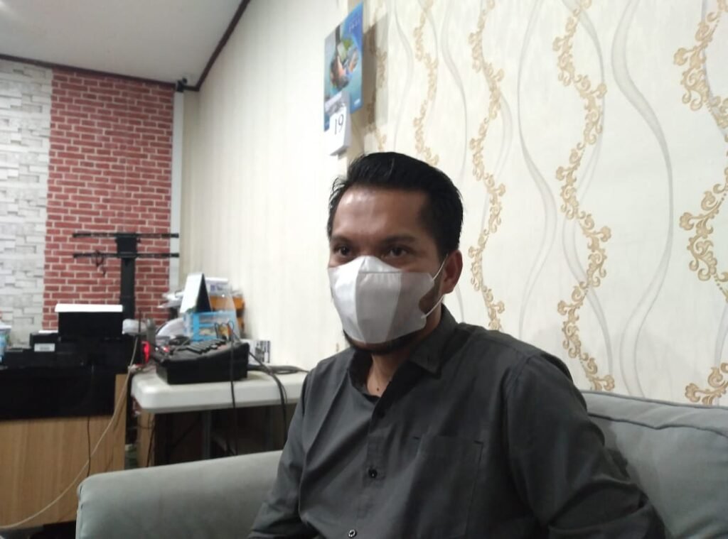 Manajer Kampong Bakau Kendari, Jumadil.