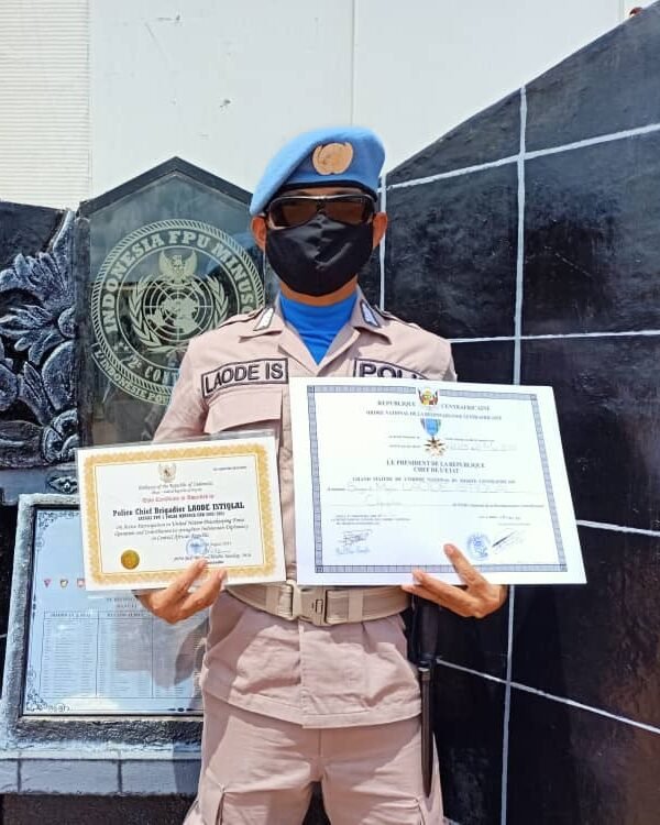 Anggota Polres Konawe Dapat Penghargaan dari Presiden Afrika Tengah Anggota Polres Konawe Dapat Penghargaan dari Presiden Afrika Tengah