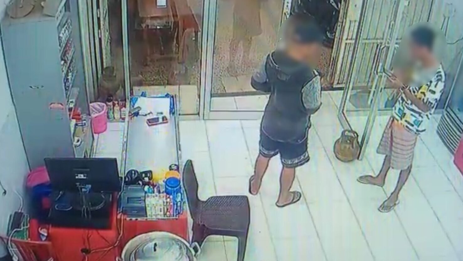 Viral di Medsos, Pelaku yang Mencuri di Depan UHO Kembalikan HP ke Pemiliknya Viral di Medsos, Pelaku yang Mencuri di Depan UHO Kembalikan HP ke Pemiliknya