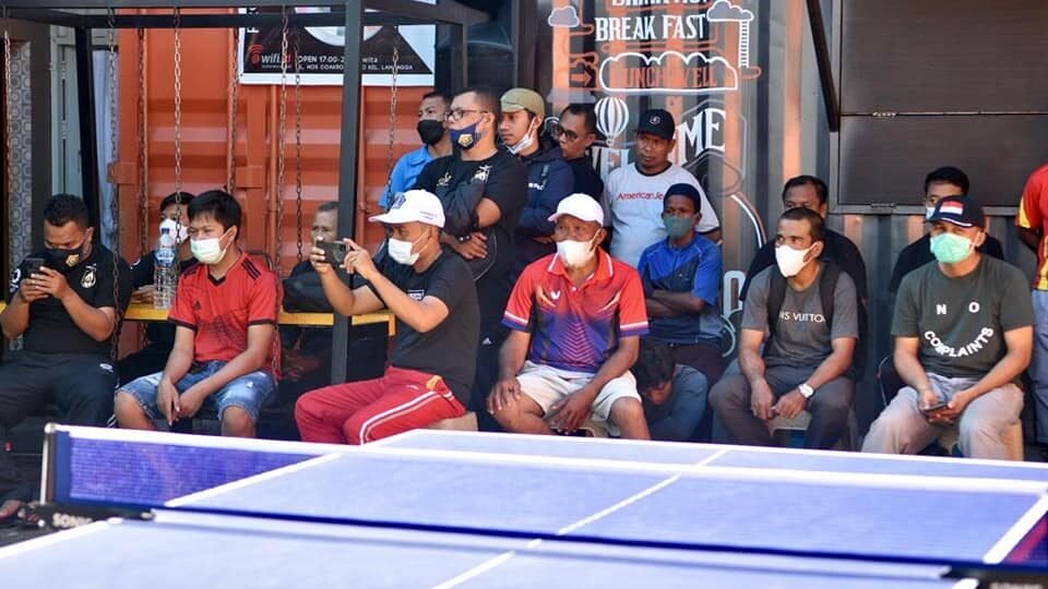 Pembukaan turnamen tenis meja di Lawa Bistro, Kota Baubau. 