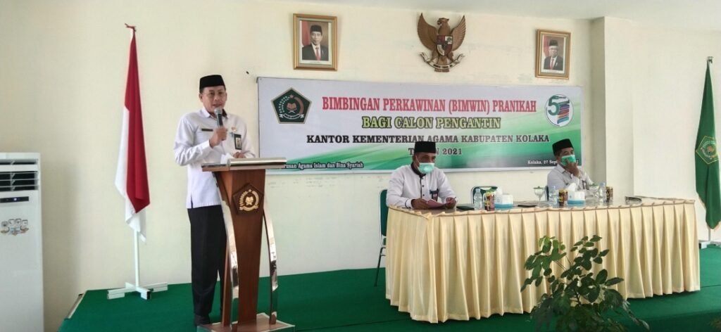 Kepala Kemenag Kolaka, Baharuddin dalam kegiatan Bimbingan Perkawinan Pranikah Bagi Calon Pengantin di Aula PLHUT Kemenag Kolaka saat menegaskan penghulu tolak nikahkan calon pengantin di bawah 19 tahun. Foto: Kemenag Sultra.