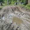 Jalan Asinua – Latoma Konawe Rusak Parah Diguyur Hujan, Lubang hingga 1,5 Meter