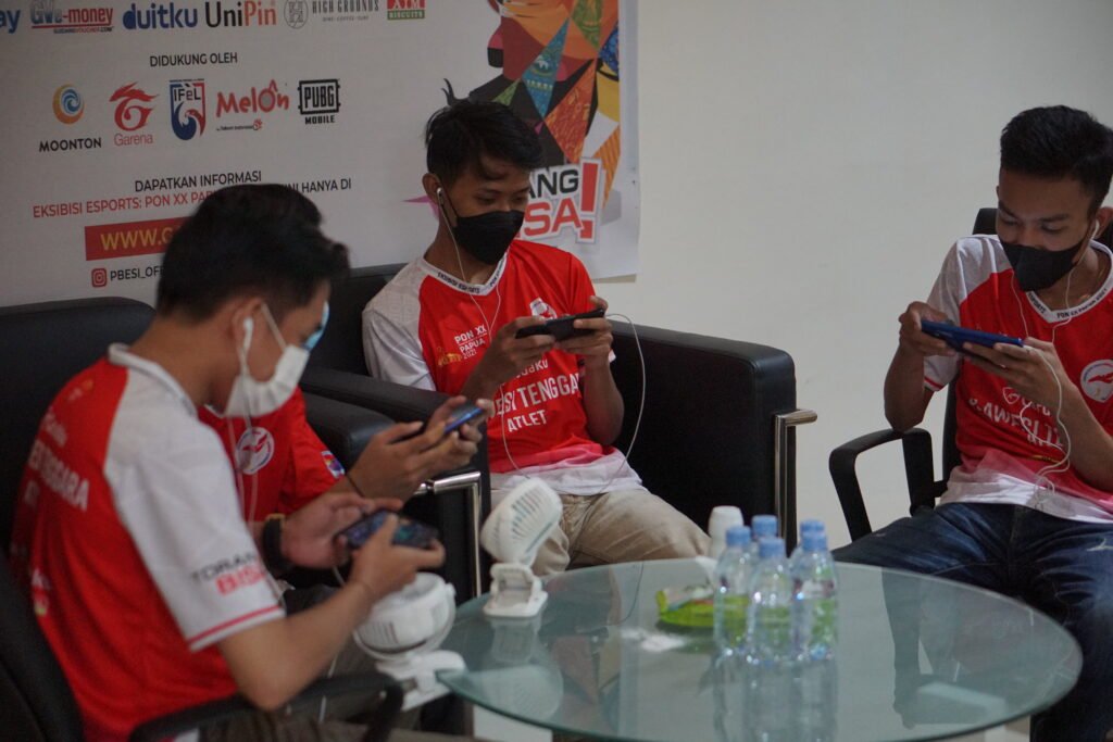 Tim Esport Free Fire Sultra saat berlatih. Foto: Wira Muhammad Rafli/Kendariinfo. (13/9/2021),