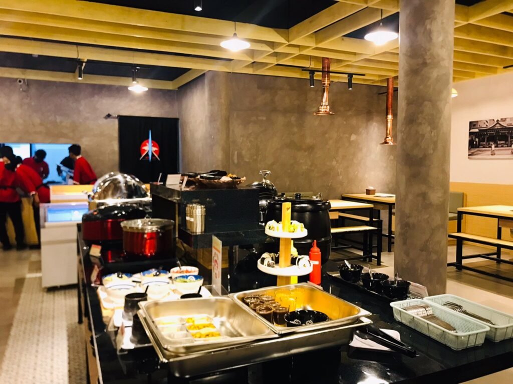 Menu prasmanan Kin Kaku Kendari.