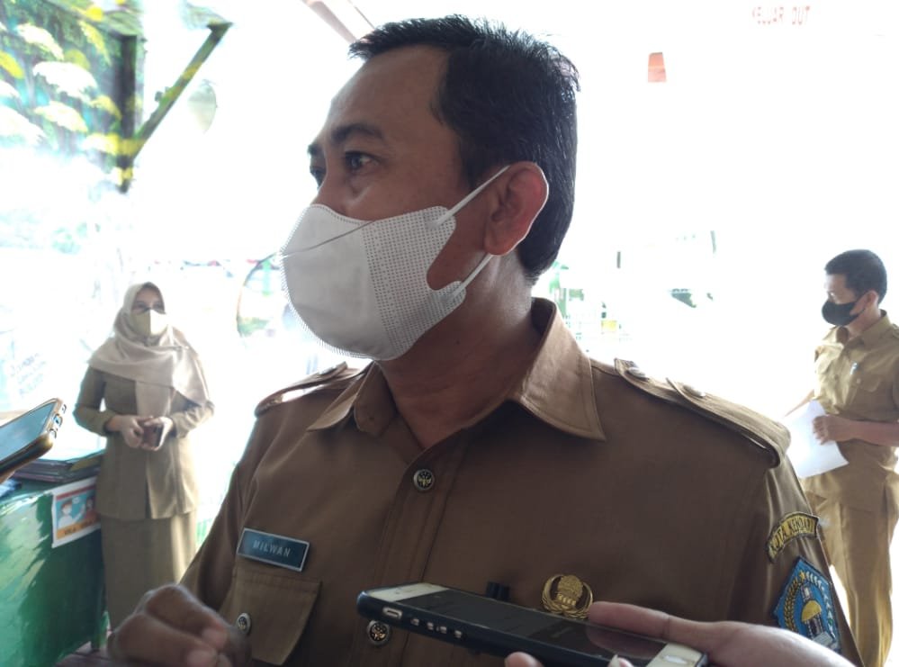 Kepala Sekolah Menengah Pertama (SMP) Negeri 9 Kendari.