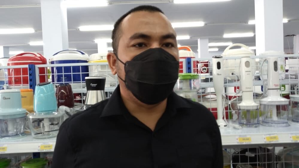 Branch Manager Madone Indonesia Cabang Makassar, Khairul Fahmi Lubis. 