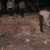 Polisi Bersihkan Kayu dan Batu Sisa Unjuk Rasa di Sekitar Polda Sultra