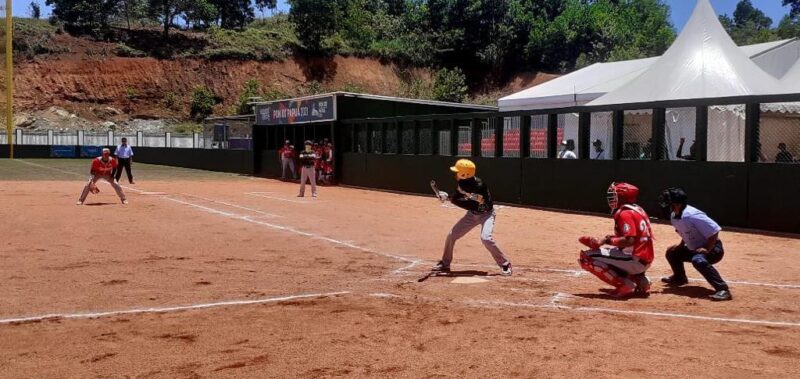 Tim Softball Putra Sultra saat menghadapi DKI Jakarta. Foto: Istimewa.