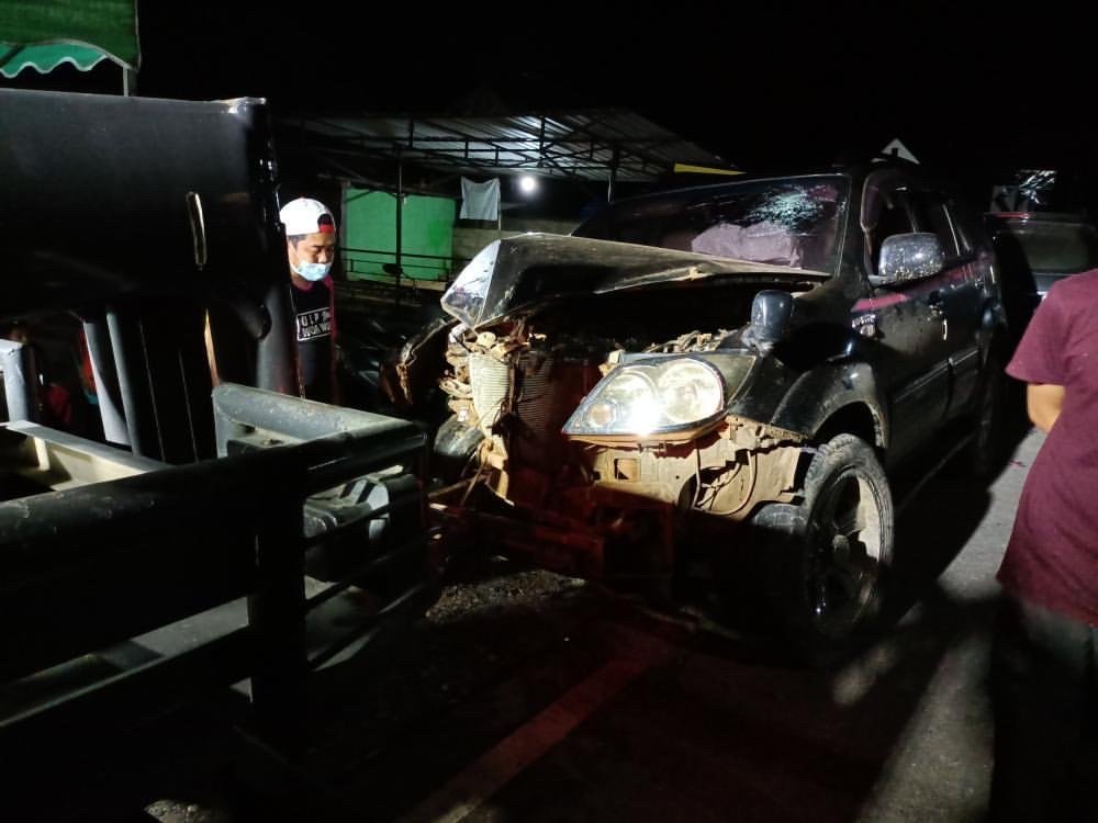 Mobil Fortuner Tabrak Tiang Listrik di Moramo, Saksi: Tidak Ada Lampu Jalan Mobil Fortuner Tabrak Tiang Listrik di Moramo, Saksi: Tidak Ada Lampu Jalan