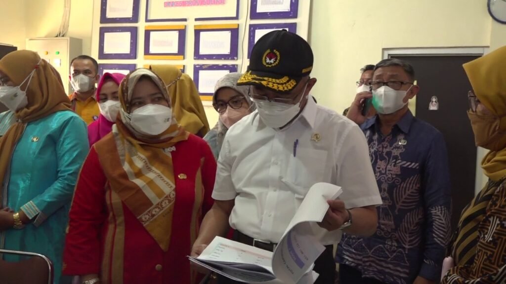 Kunjungan kerja Menko PMK, Muhadjir Effendy saat melakukan kunjungan kerja di Dinas Kesehatan Sultra. 