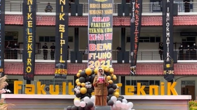 Sekretaris Daerah (Sekda) Kota Kendari Nahwa Umar pada pembukaan perayaan milad Fakultas Teknik ke-28.