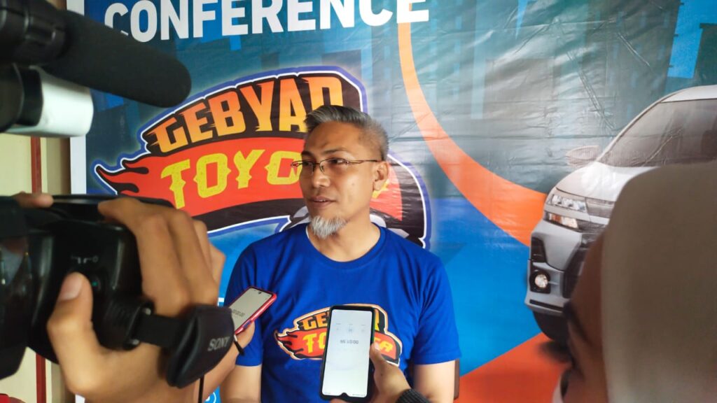 Kepala Cabang Kalla Toyota Kendari, Abdul Wahid Ramli saat diwawancari awak media dalam Program Gebyar Toyota 2021.