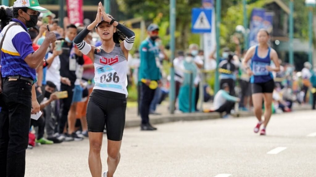 Peraih medali emas jalan cepat 20 km putri, Indah lupita Sari asal DI Yogyakarta.