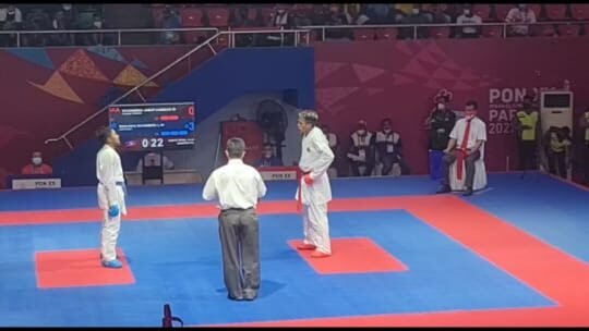 Mohammad Jabar Hamidan dari Sultra (merah) saat melawan Garudha Mahameru dari Jateng. Foto: Istimewa.